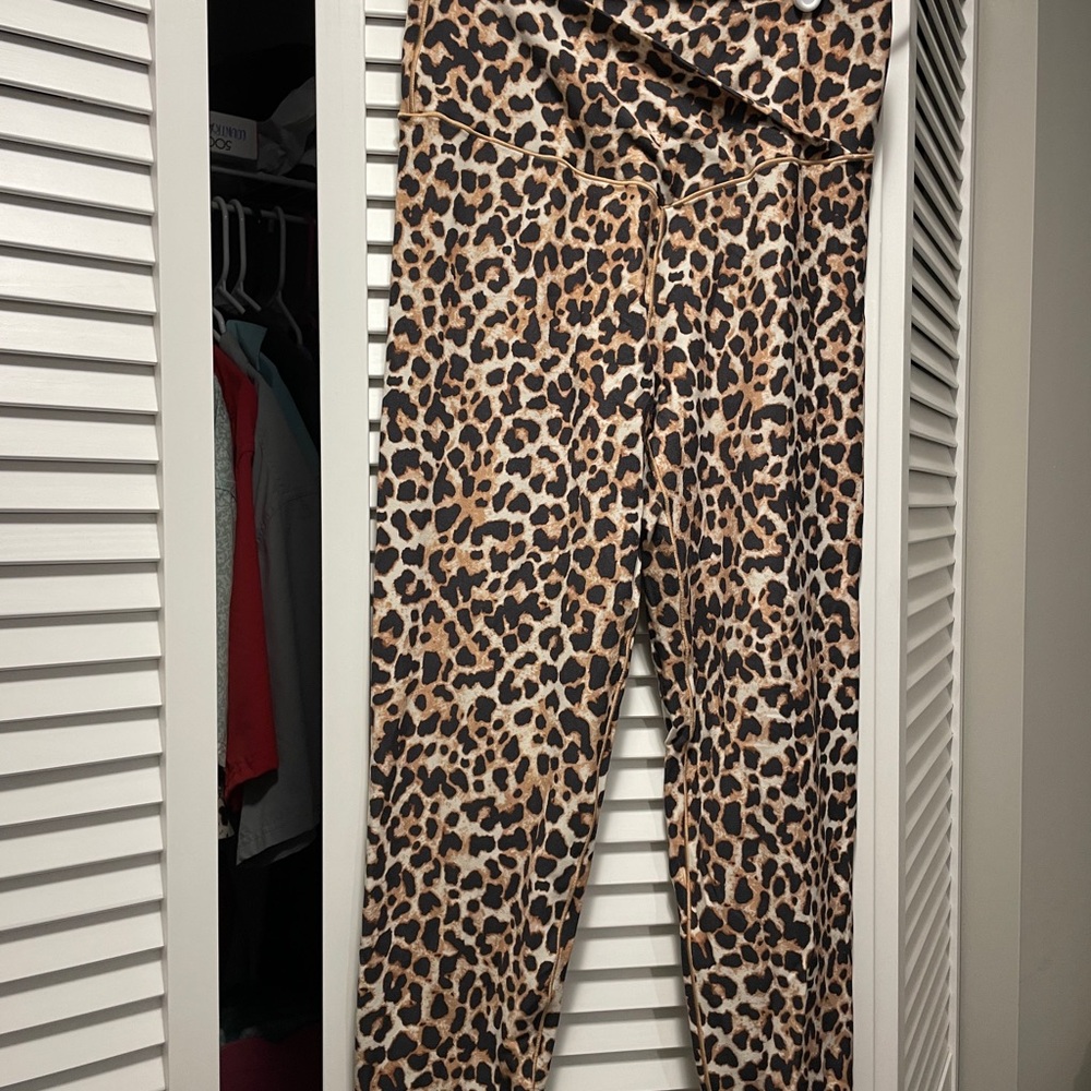 Offline by Aerie Leopard Print 7/8 Leggings